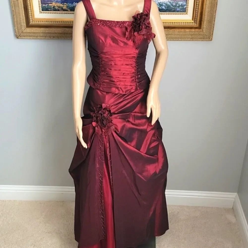 Burgendy red taffeta evening dress 2 piece fits size 6-8 ❤